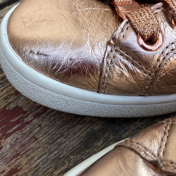 💙UGG Milo Metallic Sneakers - Picture 8 of 14